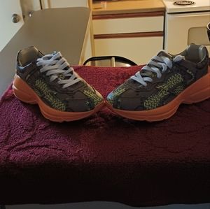 Gucci shoes 6 and 1/2